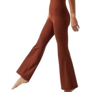 Athleta Salutation Stash Flare Pant Size M Pockets Yoga Athleisure Workout